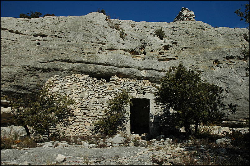 House in rock near the gite Lei Barrulaires, Buoux, Luberon