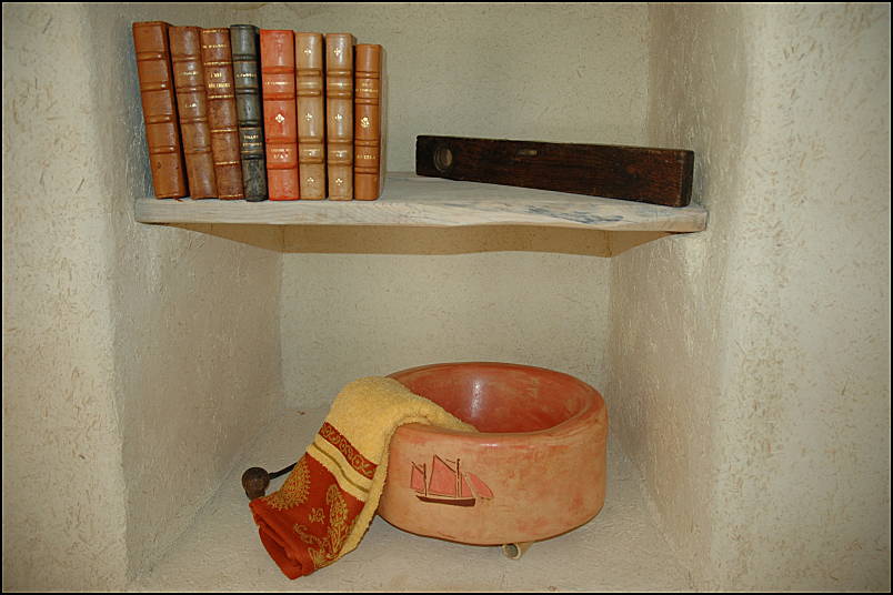 Library with ancient books - Gite in Provence