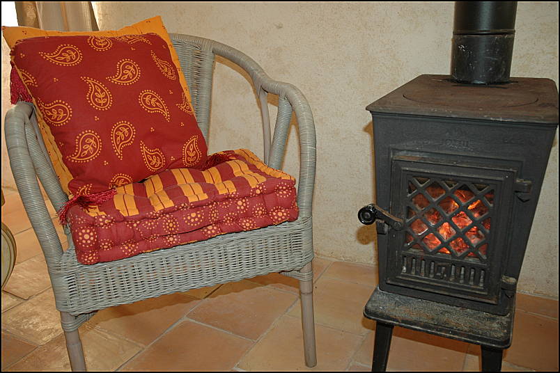 Read a book near the fire - Gite in Provence